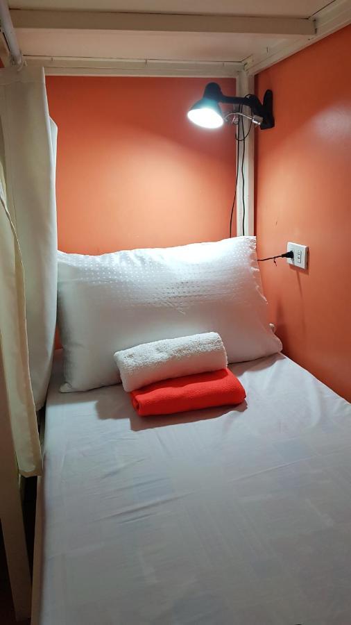 Crossroads Hostel Manila Mandaluyong Exterior foto